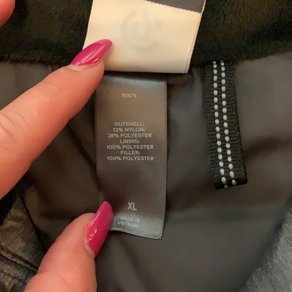 Champion XL ladies puffer vest - Picture 3 of 8